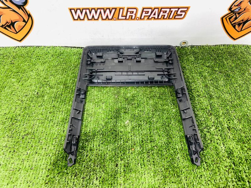 LR152664 Finishing element of the armrest Range Rover Sport L461 (2023-) Used cost  € in stock 1 pcs.