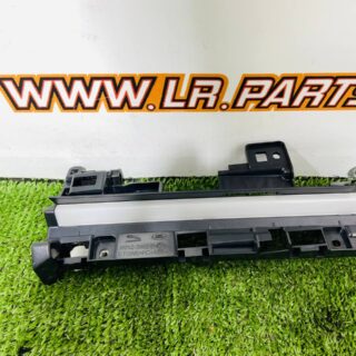 LR169182 Right hand side light guide bracket for Range Rover Sport L461 (2023-) Used cost  € in stock 1 pcs.