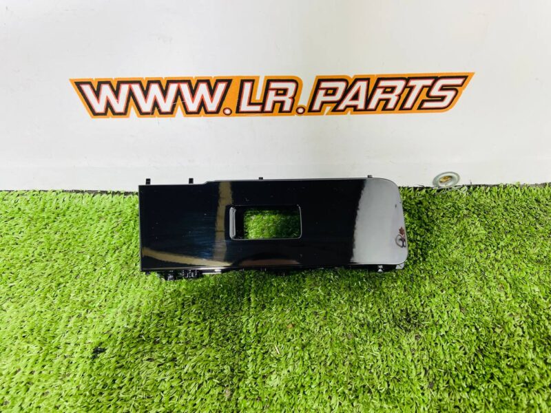 LR169535 Rear left door switch frame for Range Rover Sport L461 (2023-) Used cost  € in stock 1 pcs.