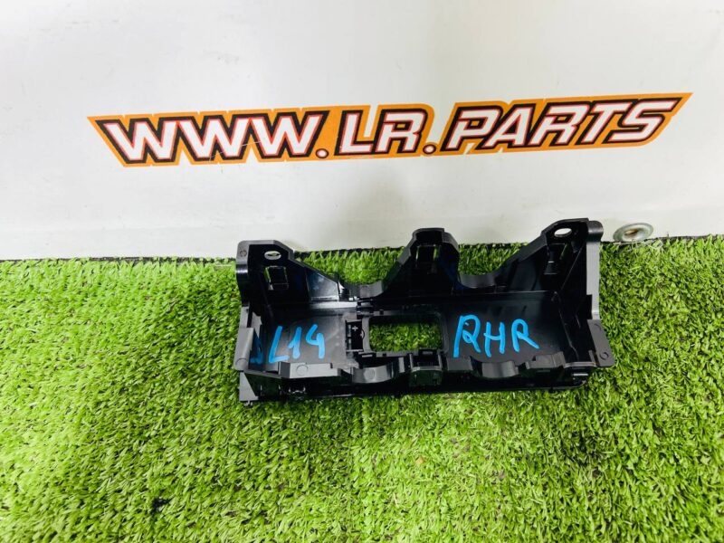 LR169536 Rear right door switch trim for Range Rover Sport L461 (2023-) Used cost  € in stock 1 pcs.