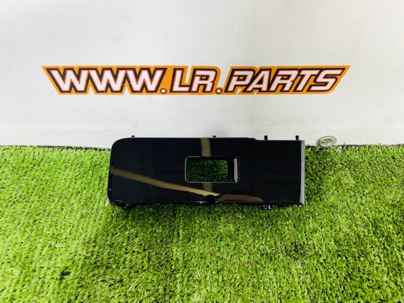 LR169536 Rear right door switch trim for Range Rover Sport L461 (2023-) Used cost  € in stock 1 pcs.