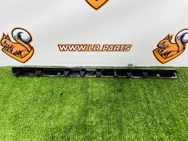 LR169596 Instrument panel molding passenger side Range Rover Sport L461 (2023-) Used cost  € in stock 1 pcs.