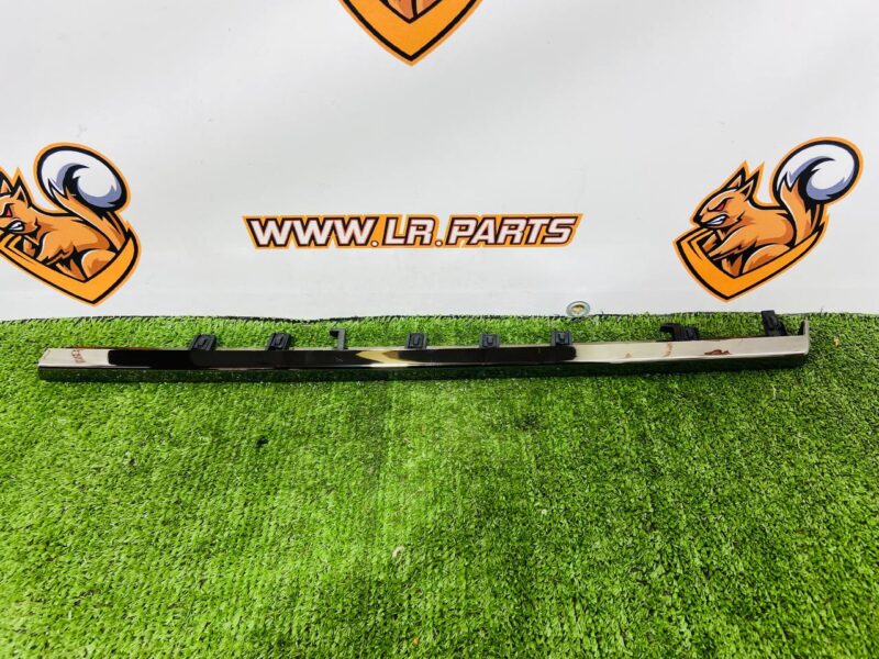 LR169596 Instrument panel molding passenger side Range Rover Sport L461 (2023-) Used cost  € in stock 1 pcs.