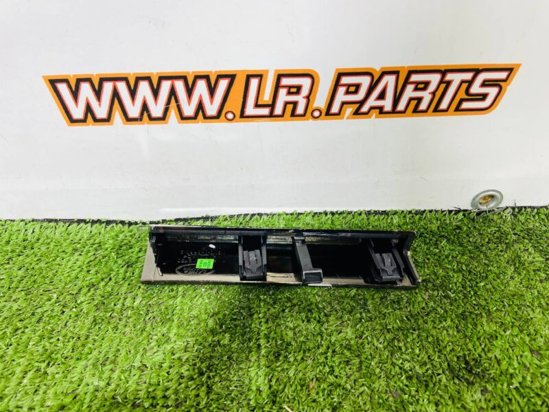 LR169599 Central Instrument Panel Molding for Range Rover Sport L461 (2023-) Used cost  € in stock 1 pcs.