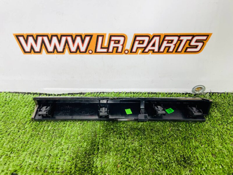 LR169632 Right Instrument Panel Molding Range Rover Sport L461 (2023-) Used cost  € in stock 1 pcs.