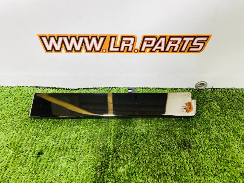 LR169632 Right Instrument Panel Molding Range Rover Sport L461 (2023-) Used cost  € in stock 1 pcs.