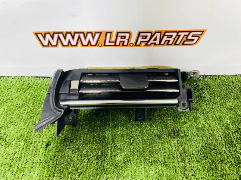 LR177505 Right ventilation hole of the central console Range Rover Sport L461 (2023-) used cost  € in stock 1 pcs.