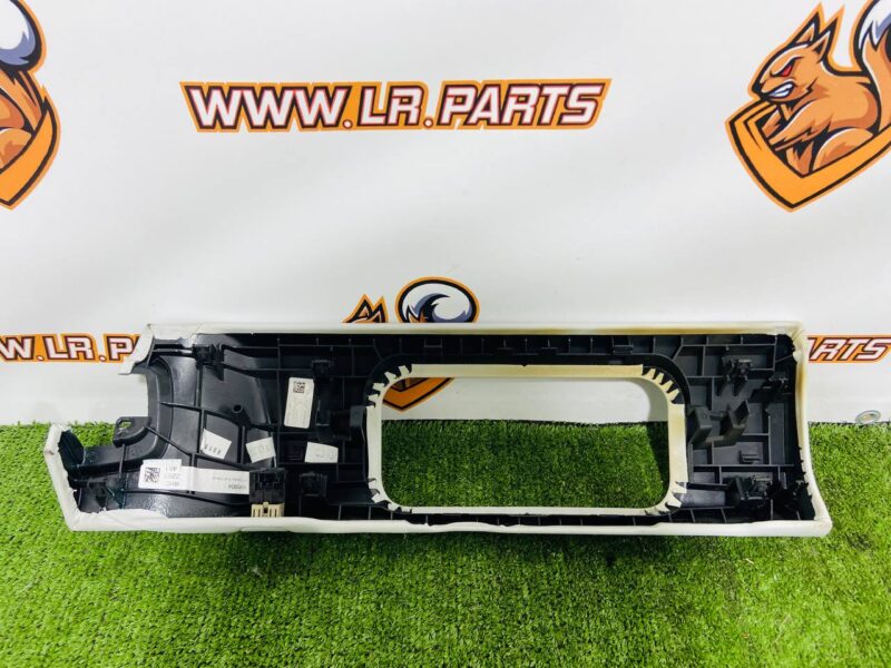 LR179343 Instrument Panel Molding Middle Range Rover Sport L461 (2023-) Used cost  € in stock 1 pcs.