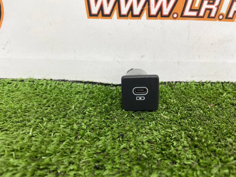 LR183060 USB Nest Range Rover Sport L461 (2023-) Used cost  € in stock 1 pcs.