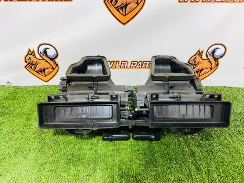 LR183095 Air duct central Range Rover Sport L461 (2023-) Used cost  € in stock 1 pcs.