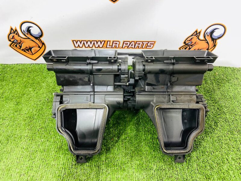 LR183095 Air duct central Range Rover Sport L461 (2023-) Used cost  € in stock 1 pcs.