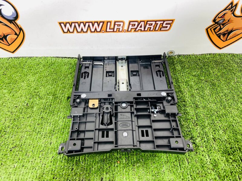 LR188166 Used Central Console Lid for Range Rover Sport L461 (2023-) cost  € in stock 1 pcs.