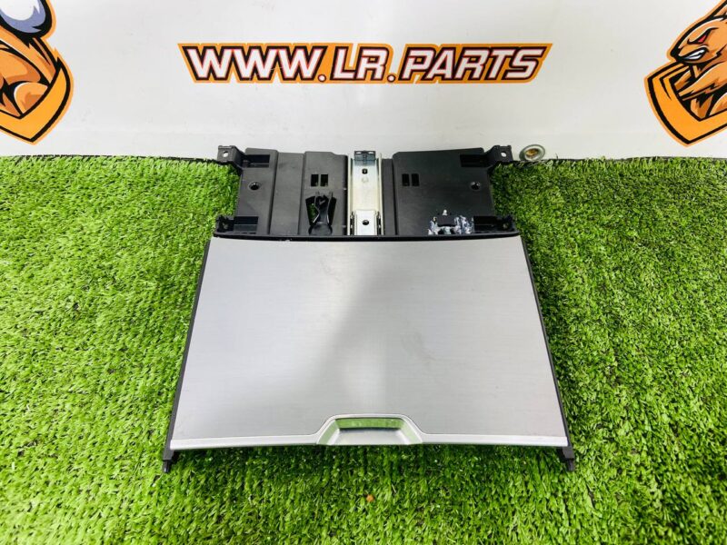 LR188166 Used Central Console Lid for Range Rover Sport L461 (2023-) cost  € in stock 1 pcs.