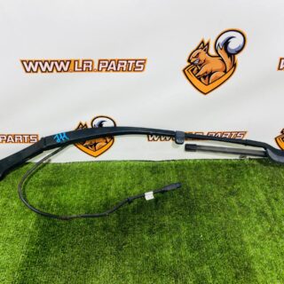 J9D1085 Front right windshield wiper Jaguar I-Pace X590 (2018-) Used cost  € in stock 2 pcs.