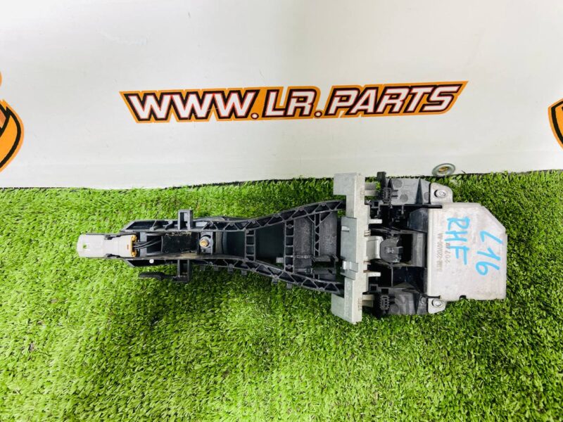 LR025406 Front Left Exterior Door Handle Range Rover Sport L494 (2014-2022) Used cost  € in stock 1 pcs.