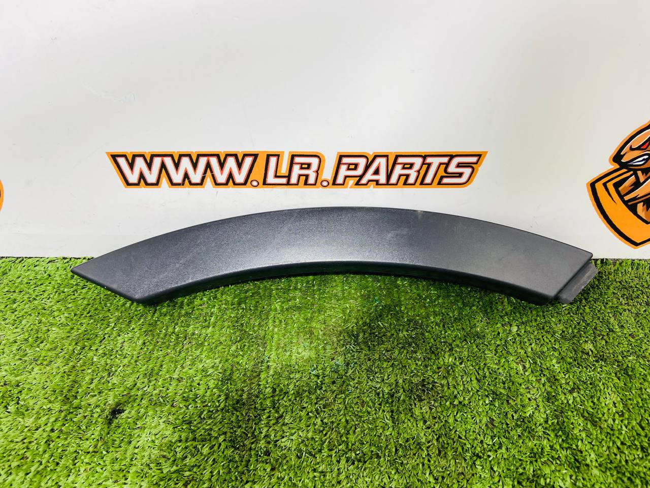 LR027251 Wheel arch molding rear right RANGE ROVER EVOQUE (L538) 2011-2018 Used cost 15 € in stock 1 pcs.