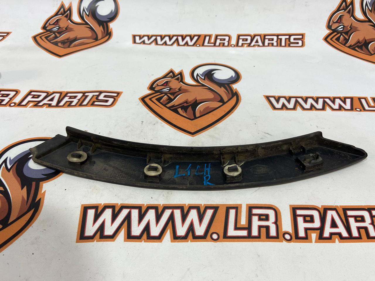 LR027252 Wheel arch fender molding rear left Range Rover Evoque L538 Used cost 15 € in stock 1 pcs.