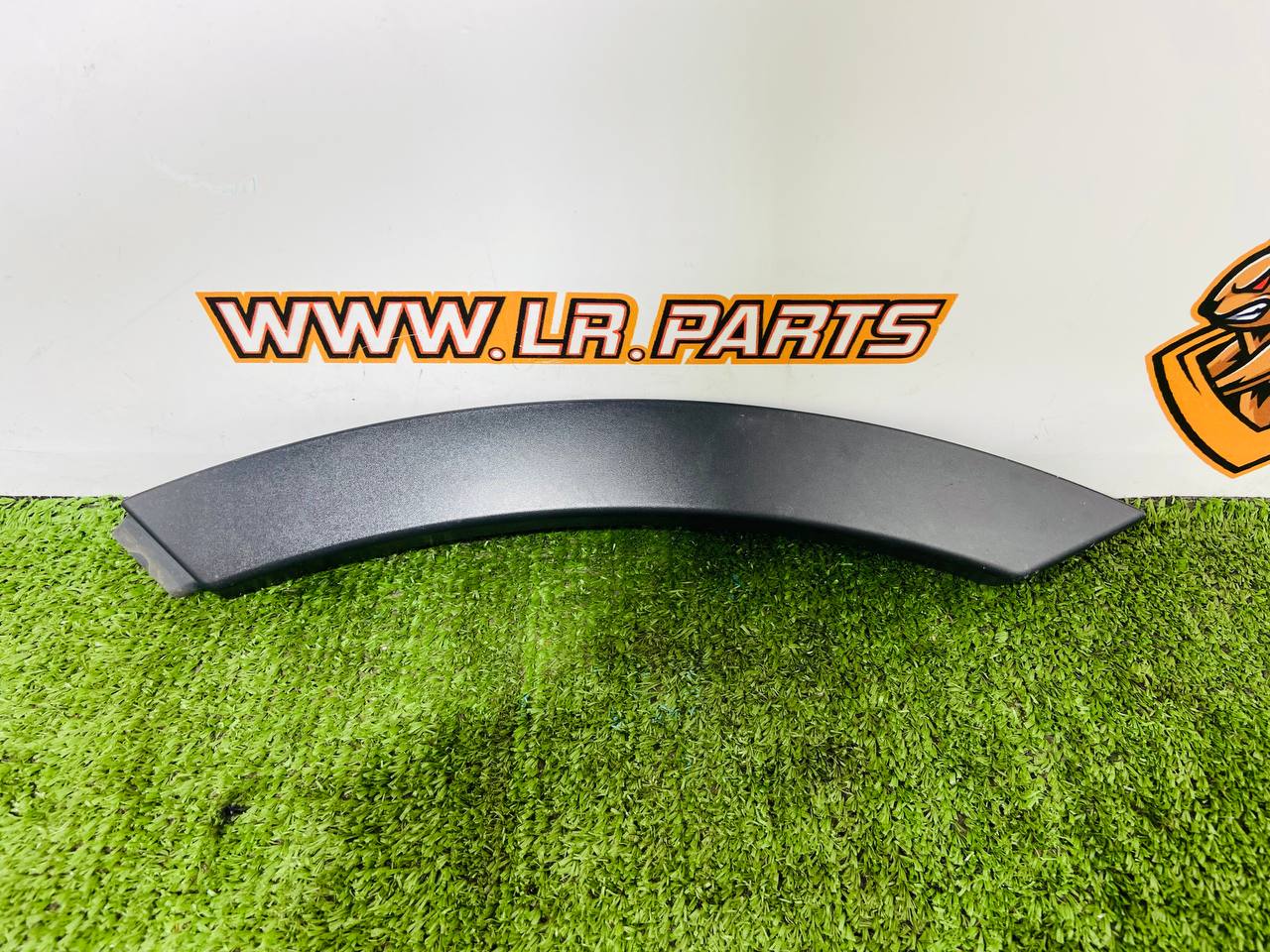 LR027252 Wheel arch fender molding rear left Range Rover Evoque L538 Used cost 15 € in stock 1 pcs.