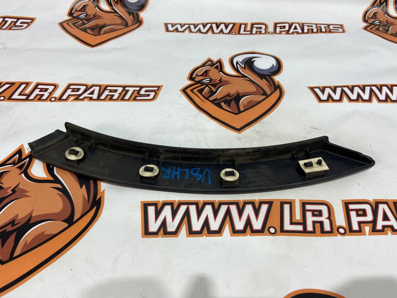 LR027252 Wheel arch fender molding rear left Range Rover Evoque L538 Used cost 15 € in stock 1 pcs.