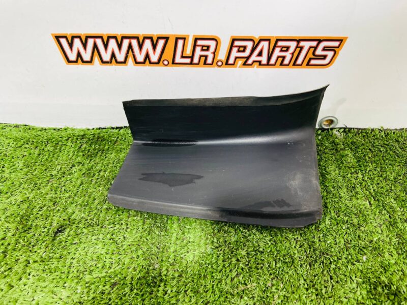 LR056800 Lamp access cover right Range Rover Sport L494 Used cost 20 € in stock 1 pcs.