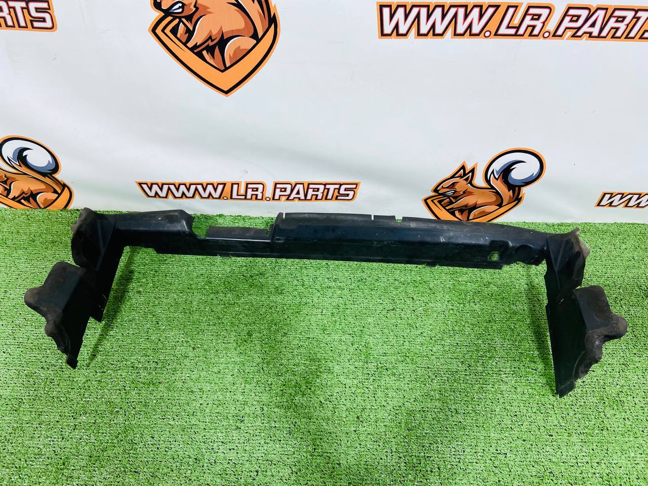 LR069698 Air intake for LAND ROVER DISCOVERY SPORT (L550) 2015- Used cost 50 € in stock 1 pcs.