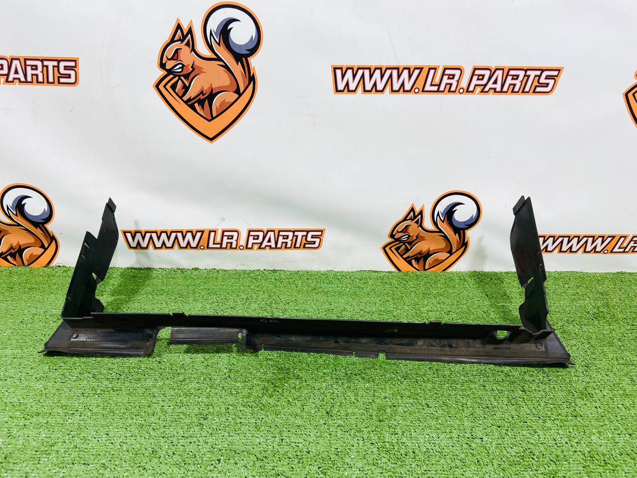 LR069698 Air intake for LAND ROVER DISCOVERY SPORT (L550) 2015- Used cost 50 € in stock 1 pcs.