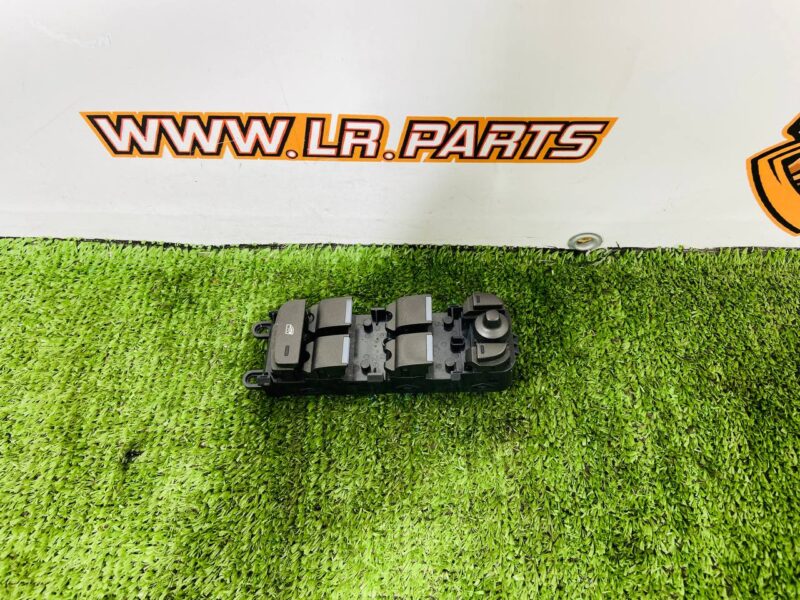LR076617 Power window buttons driver's door Range Rover Evoque L538 (2012-2018) Used cost 80 € in stock 1 pcs.