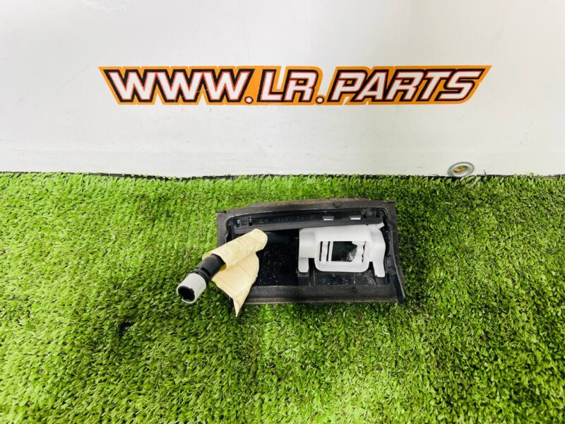 LR078350.1 Attachment of the Range Rover Sport L494 (2014-2022) rear view camera Used cost  € in stock 1 pcs.