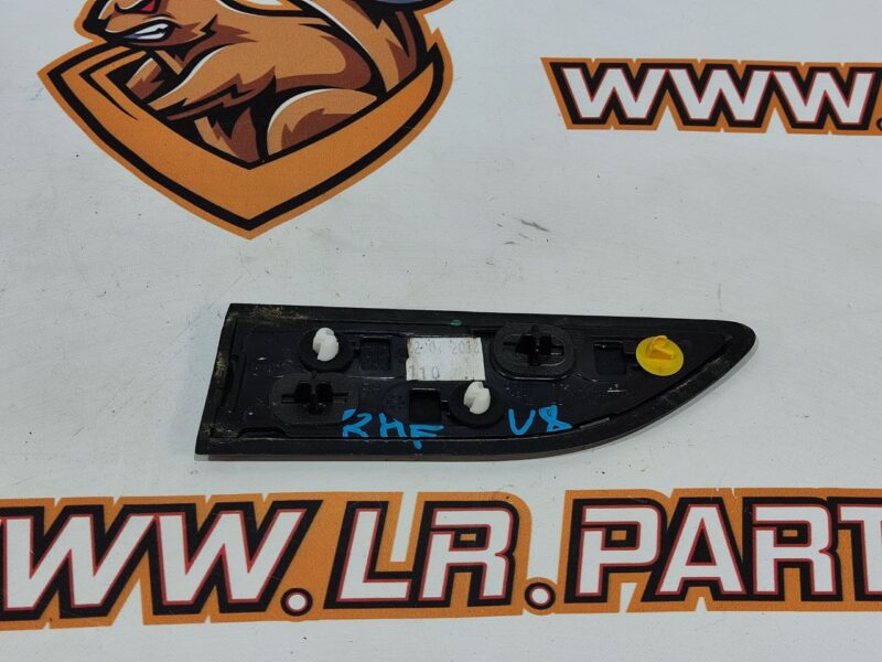 LR078364 Front right door molding Range Rover Evoque L538 (2012-2018) Used cost 50 € in stock 1 pcs.