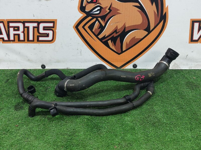 LR081661 Radiator hose Land Rover Discovery 5 L462 (2017-) Used cost 90 € in stock 1 pcs.