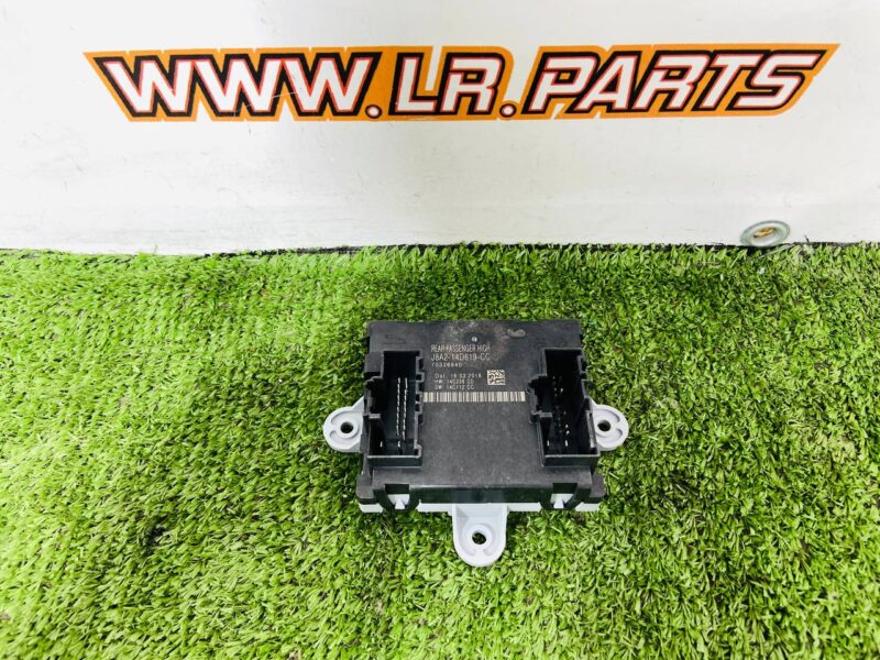LR106147 Rear passenger door control unit Range Rover Velar L560 (2018-) USED cost 50 € in stock 2 pcs.