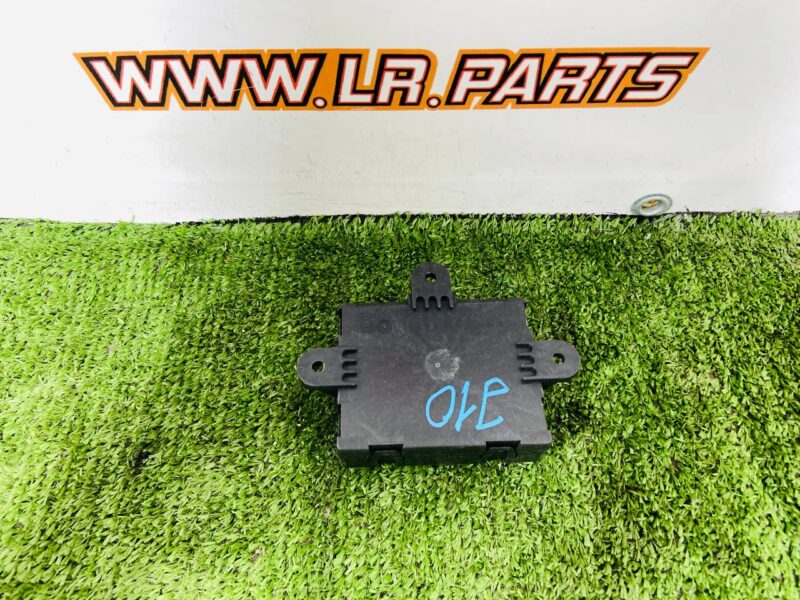 LR106148 Driver's side rear door control unit Range Rover Velar L560 (2018-) USED - Image 12