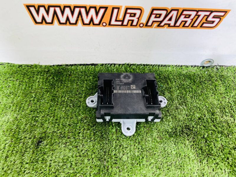 LR106149 Front passenger door control unit Range Rover Velar L560 (2018-) USED cost 70 € in stock 2 pcs.
