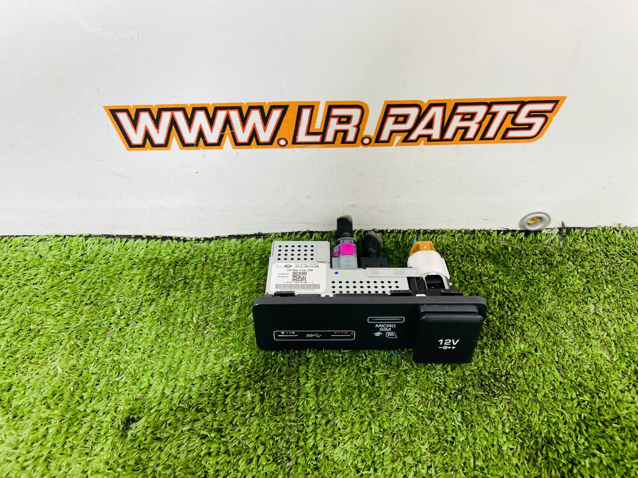 LR106219 USB SIM connector Range Rover Sport L494 (2014-2022) Used - Image 12