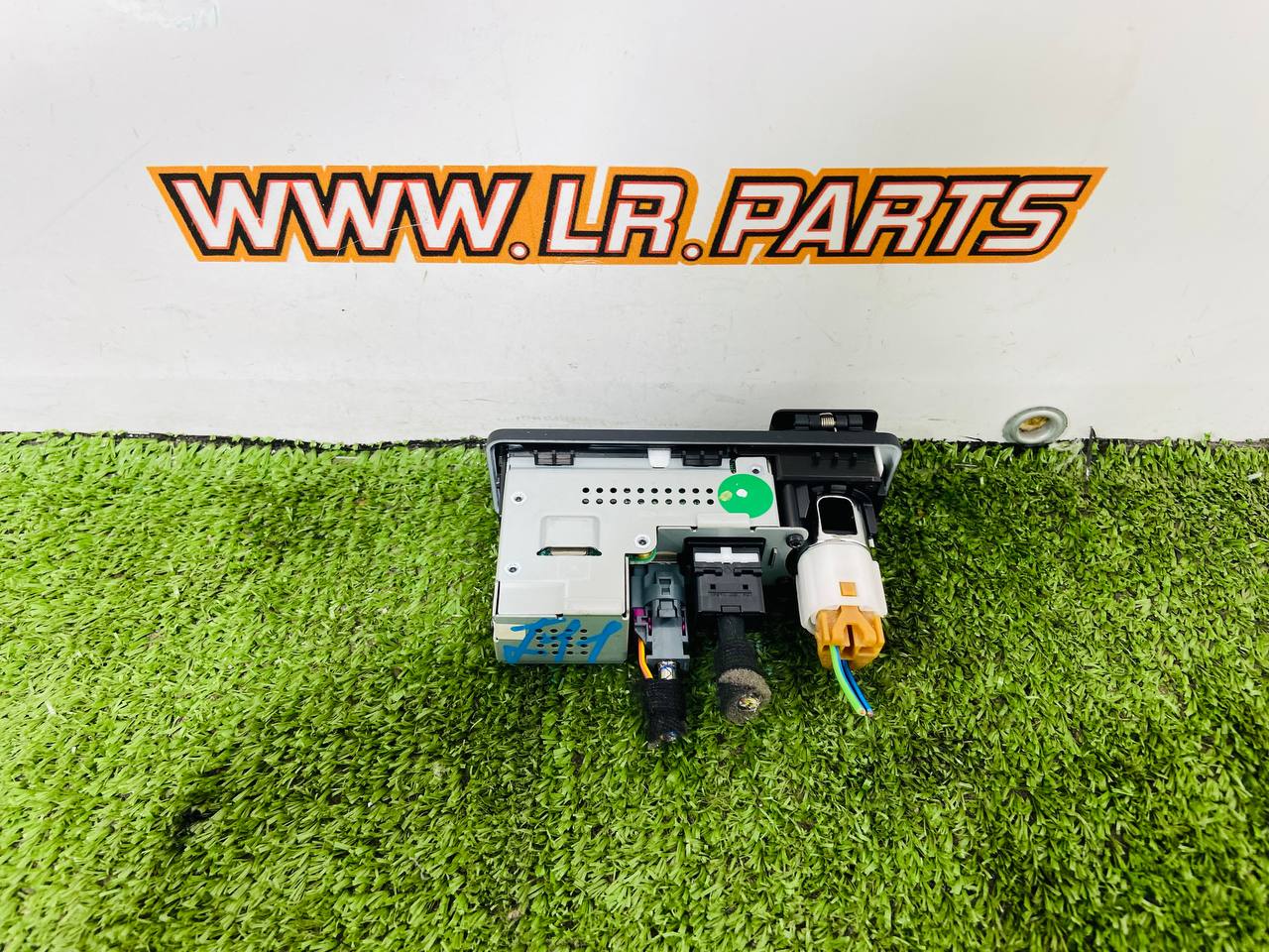 LR106219 USB SIM connector Range Rover Sport L494 (2014-2022) Used - Image 13