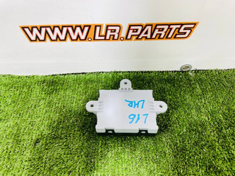 LR113212 Comfort unit door rear passenger side Land Rover Discovery 5 L462 (2017-) Used cost 46 € in stock 1 pcs.