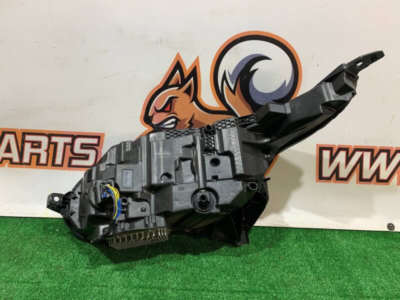 LR141253 Headlight right LED Matrix Range Rover Velar L560 (2018-) used cost 1 250 € in stock 1 pcs.