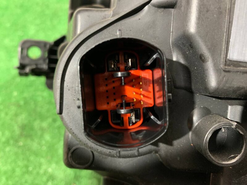 LR141253 Headlight right LED Matrix Range Rover Velar L560 (2018-) used cost 1 250 € in stock 1 pcs.