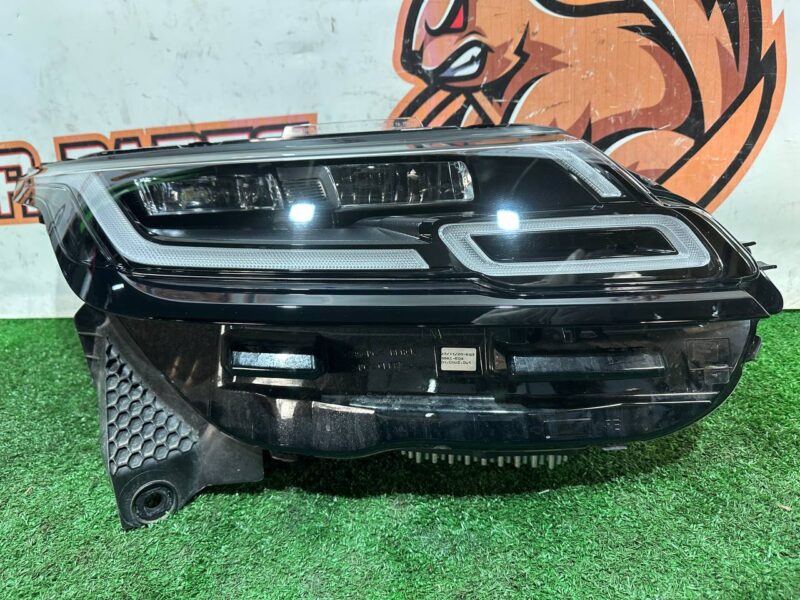 LR141253 Headlight right LED Matrix Range Rover Velar L560 (2018-) used cost 1 250 € in stock 1 pcs.