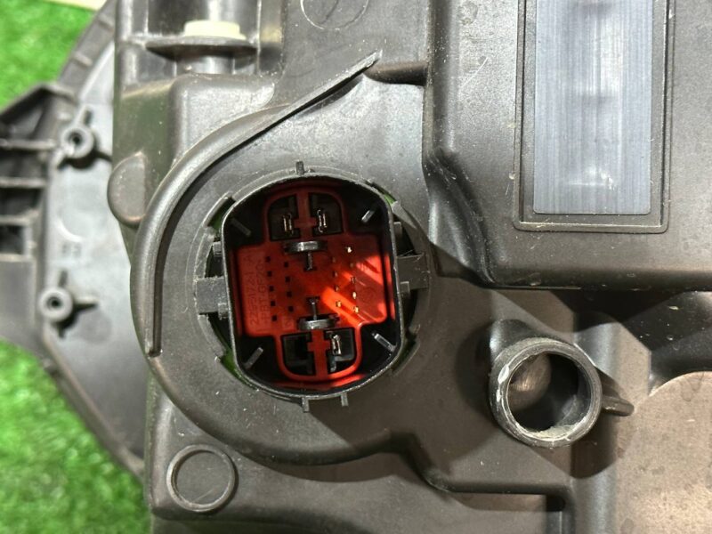 LR141253 Headlight right LED Matrix Range Rover Velar L560 (2018-) used cost 1 250 € in stock 1 pcs.