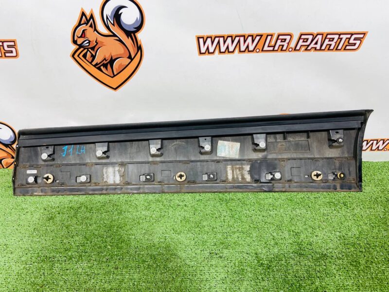 LR146633 Front left door molding Range Rover Velar L560 (2018-) USED - Image 19