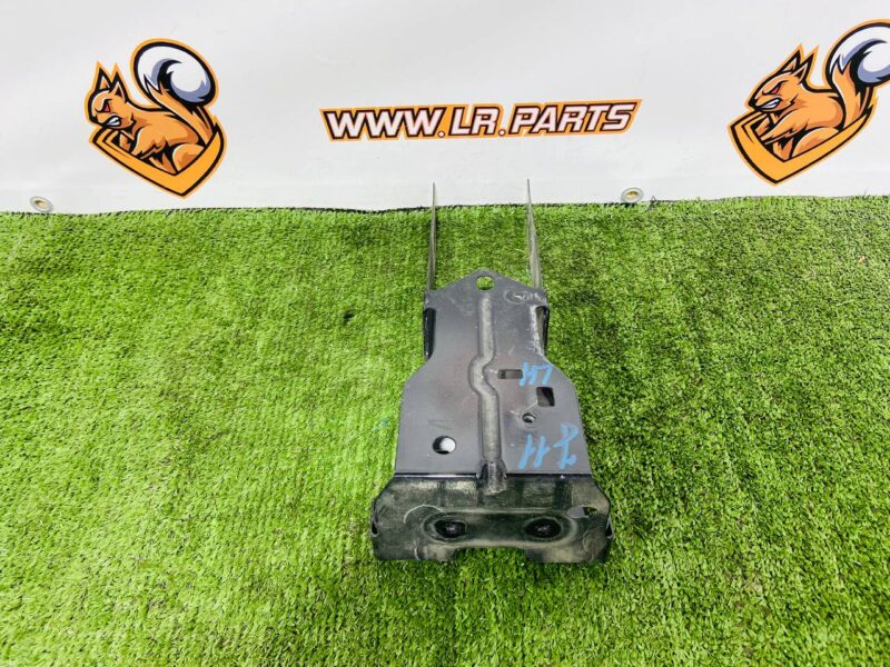 T4K10290 Front panel bracket right Jaguar I-Pace X590 (2018-) Used - Image 13