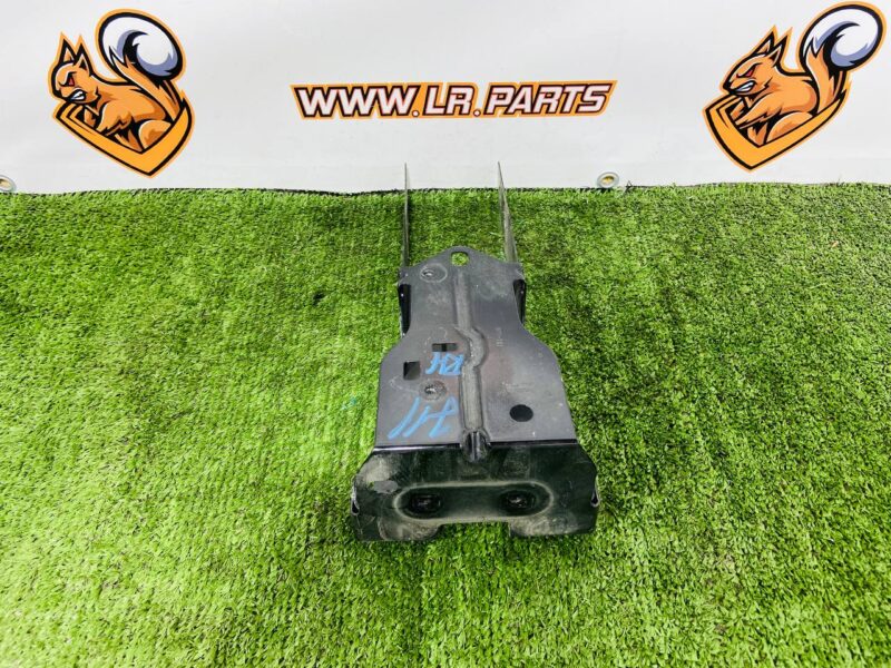 T4K2025 Bracket front left panel Jaguar I-Pace X590 (2018-) Used - Image 15