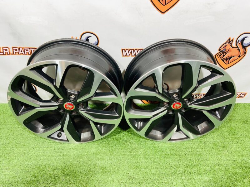T4K3896 Wheel Disc 8*20 ET52 Style 5068 Dt Gloss Dark G Jaguar I-Pace X590 (2018-) Used" cost  € in stock 4 pcs.