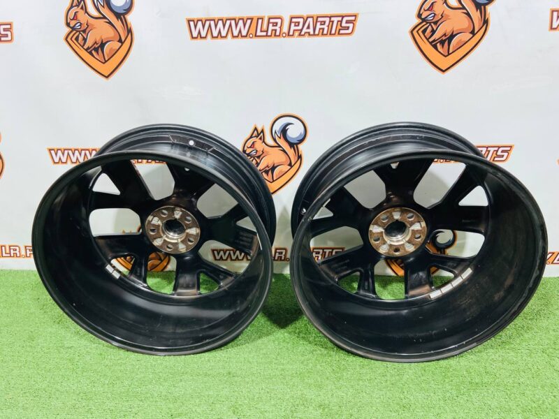 T4K3896 Wheel Disc 8*20 ET52 Style 5068 Dt Gloss Dark G Jaguar I-Pace X590 (2018-) Used" cost  € in stock 4 pcs.