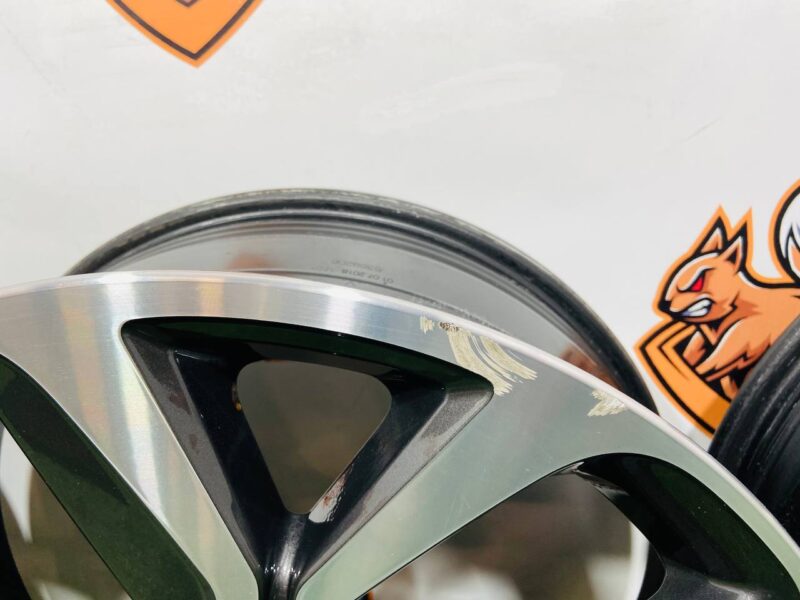 T4K3896 Wheel Disc 8*20 ET52 Style 5068 Dt Gloss Dark G Jaguar I-Pace X590 (2018-) Used" cost  € in stock 4 pcs.
