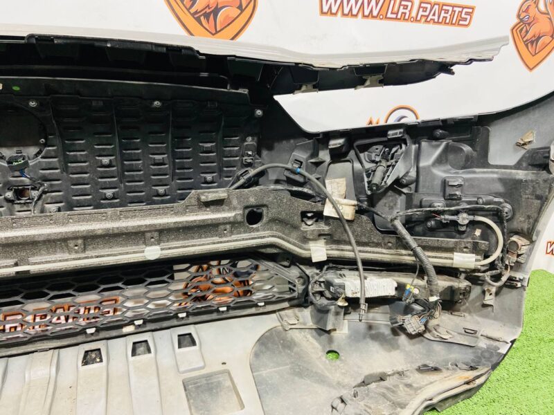 T4K5982LML Front bumper assembly 6 sensors Jaguar I-Pace X590 (2018-) Used - Image 54