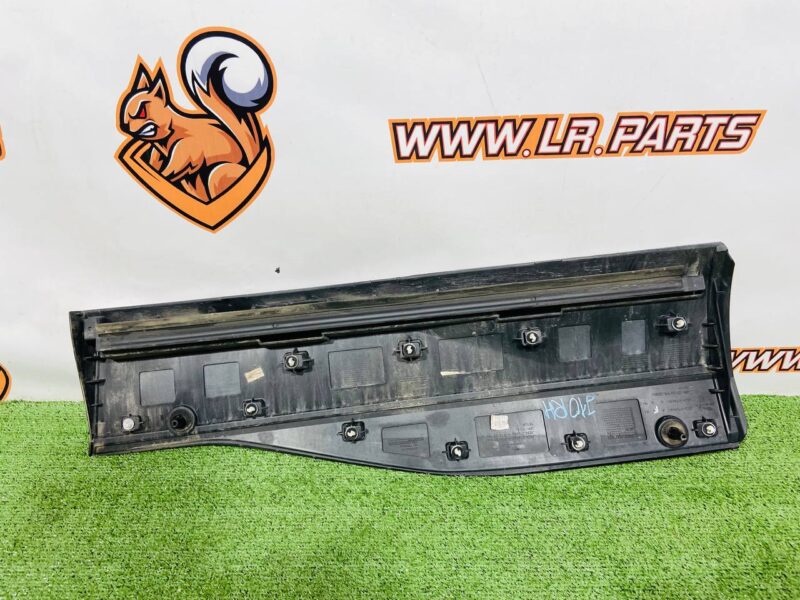 T4K9214LML Molding door rear right lower Jaguar I-Pace X590 (2018-) Used - Image 25