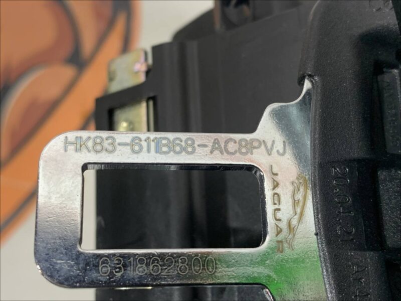 541123506PVJ Seat belt rear left/right Range Rover Velar L560 (2018-) used cost 100 € in stock 2 pcs.