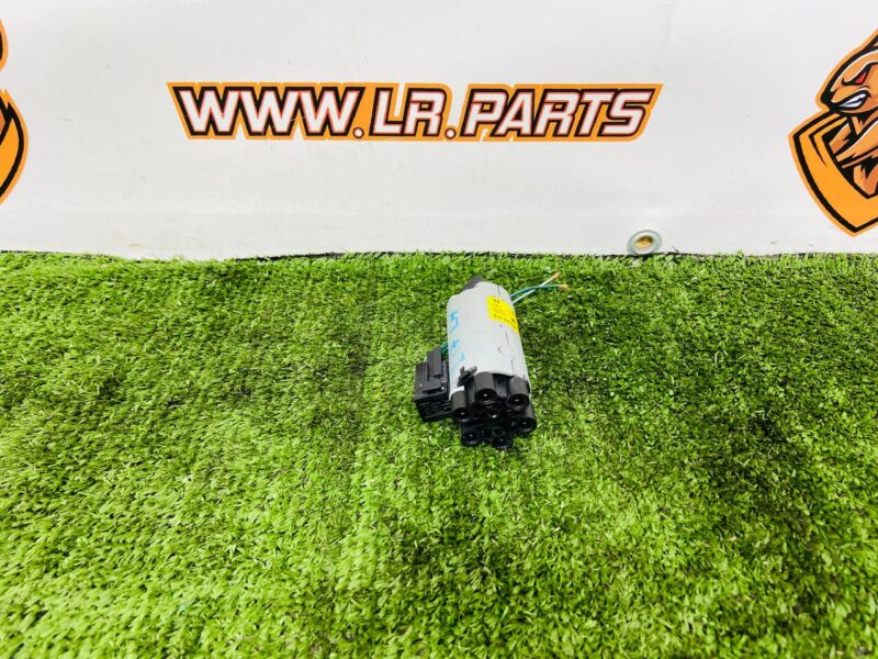 C83514101 Seat adjustment motor for Range Rover Velar L560 (2018-) Used cost  € in stock 1 pcs.